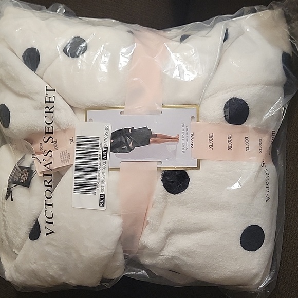 Victoria Secret Short Plush Robe Size XL/XXL - Picture 6 of 15